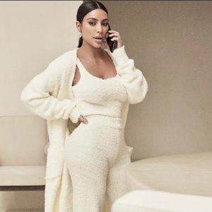 SKIMS Cozy, L/XL in Bone